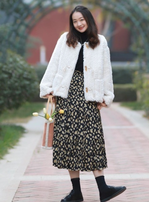 半身裙|今年流行可盐可甜的羊羔毛外套,学时髦精这样搭,美得惊艳!