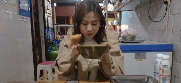 密子君吃80個(gè)“巨型”煎餃,掰開一看卻穿幫,直接掉粉70萬(wàn)