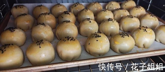 蛋黄酥|自制蛋黄酥的做法,层层酥脆口感好,中秋节送亲友有面子!