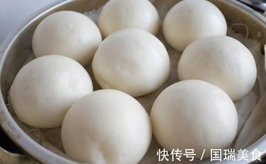 老师傅|蒸馒头，用冷水还是用热水好老师傅教你4招，馒头香软蓬松！