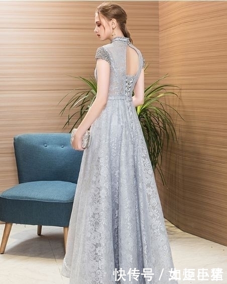 街拍：在长裙的世界美女们穿出了自己的特色