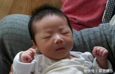 孩子|儿科医生家长的3种睡前带娃习惯,让娃将来难长个,别不在意