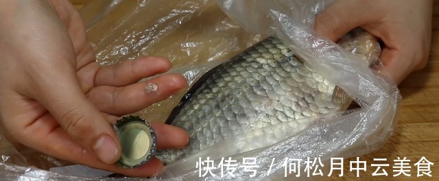 今天才知道，去鱼鳞原来这么简单，只需一个塑料袋，干净不乱飞！