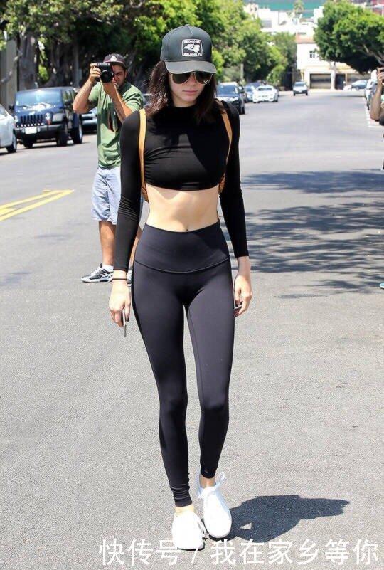 “有料”身材选择“紧身裤”,紧致“不紧绷”,凸显窈窕身材