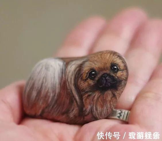 小姐姐$在石头上画画!日本小姐姐笔下的萌宠,惹9万网友围观:也想要一个