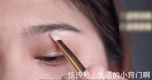 化妆 为什么现在很多女生不化妆只涂口红!