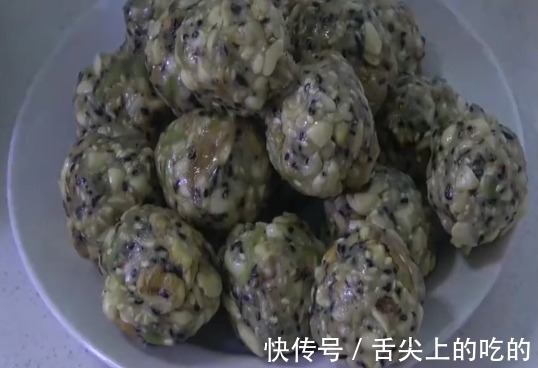 面团|老式五仁月饼的家常制作方法,馅料十足,做法简单,美味可口