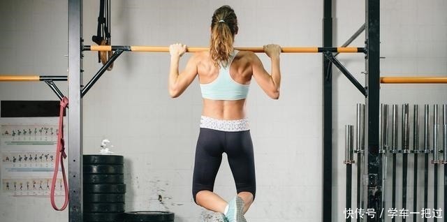 诀窍|想要腹肌做引体向上就对了！教你7招，掌握引体向上训练诀窍
