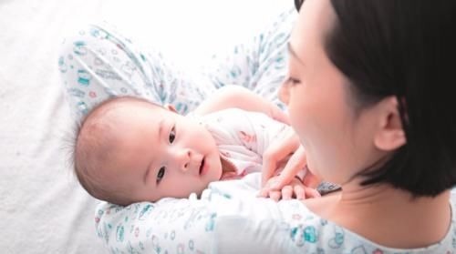 母乳喂养|宝宝频繁表示想喝奶,未必是因为“肚子饿”,读懂孩子需求更重要