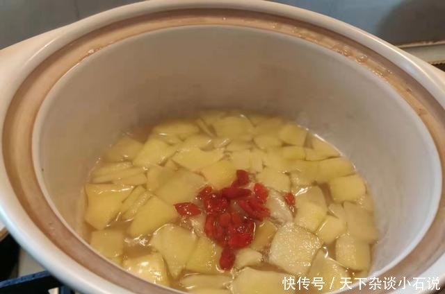 冬季,用苹果和它们一起煮,健脾和胃润肺止渴,女人常喝对皮肤好