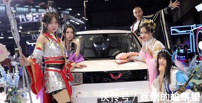 漫展|BW漫展最神“Coser”,站在原地一动不动,路人排长队等合影