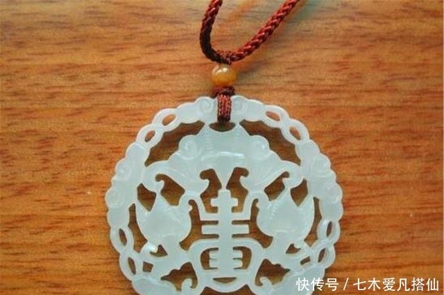 玉佩|美女带玉佩参加鉴宝，自称是前男友送的，专家看后：快把他找回来