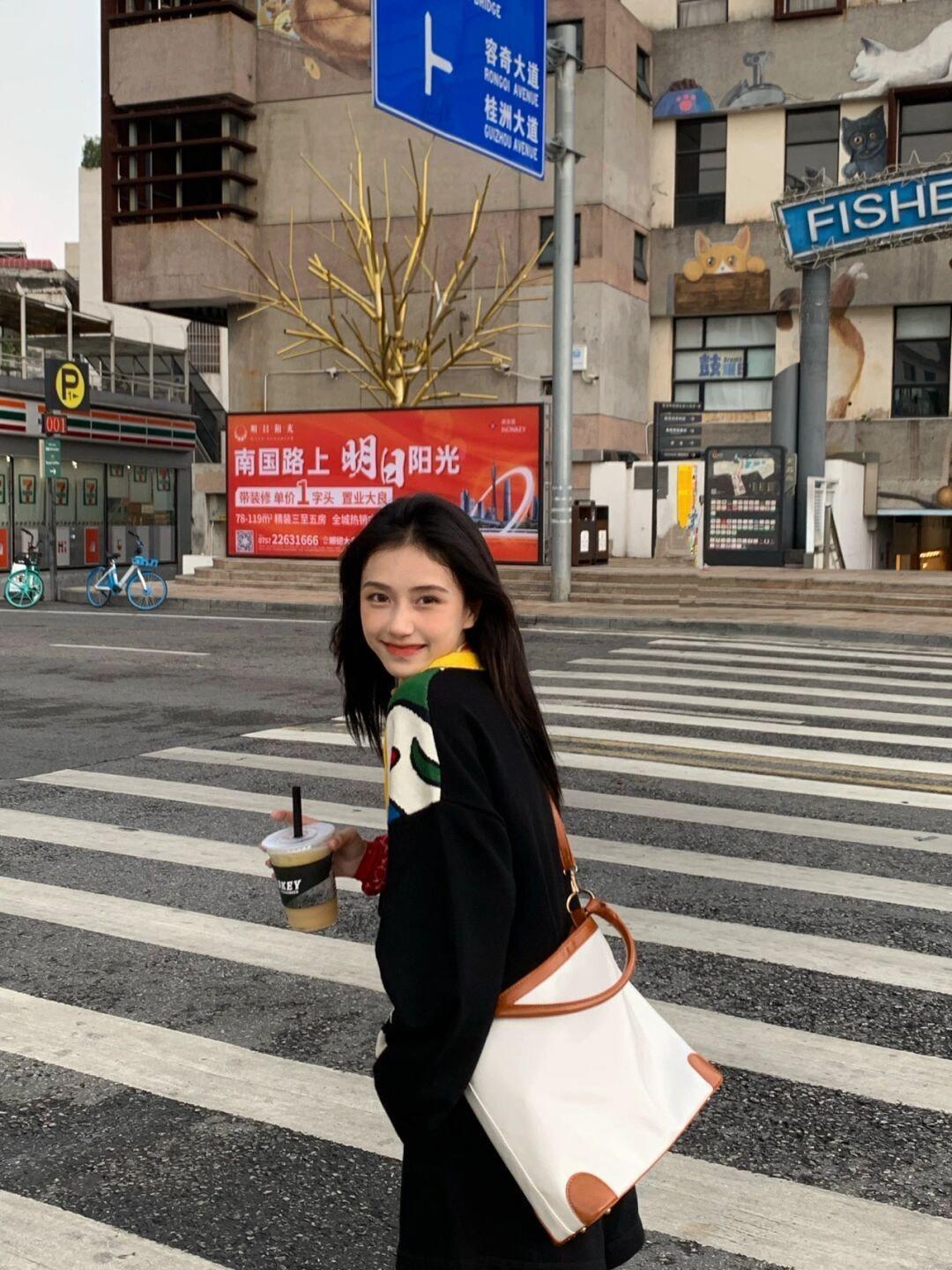 卡通 秋冬想要穿得俏皮又可爱?一定不能错过这件卡通针织衫!