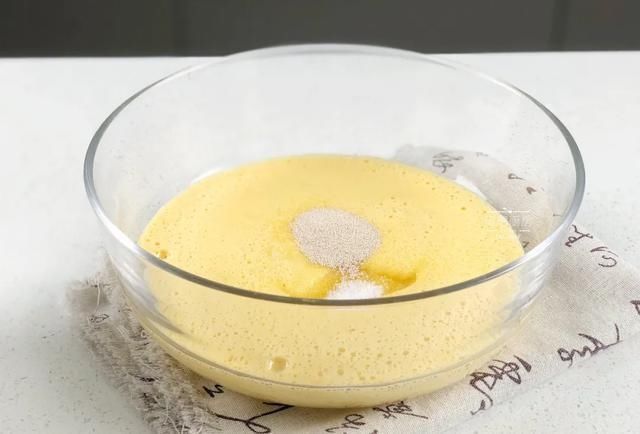 玉米这样做,比面包还好吃,不用烤箱,锅里蒸一蒸就搞定