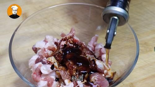 炒蒜苔切记不要直接下锅炒，饭店大厨教我一招，每次上桌都不够吃