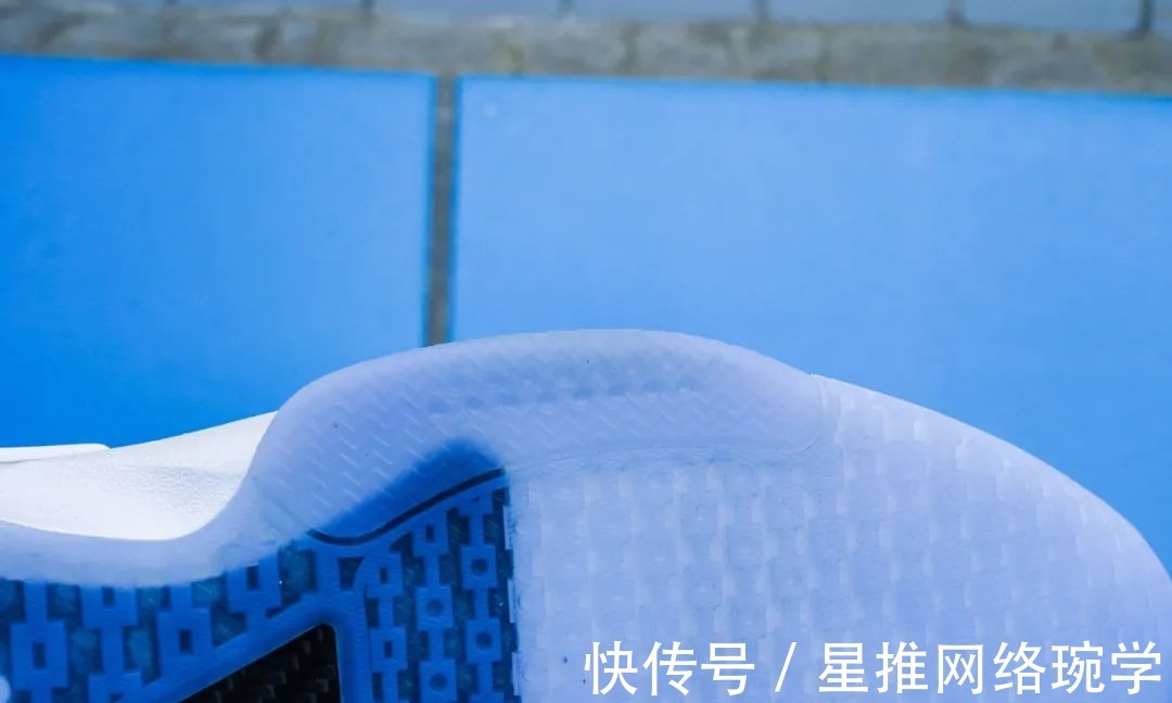 tpu|球鞋开箱：改了鞋楦的闪现3代，气泡配色颜值很高 ！