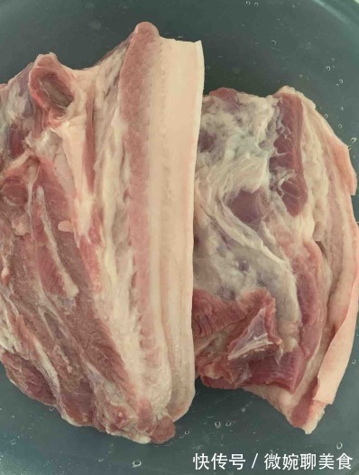 金黄|炸扣肉，别直接下锅油炸！大厨教你4点，金黄软糯，好吃不油腻