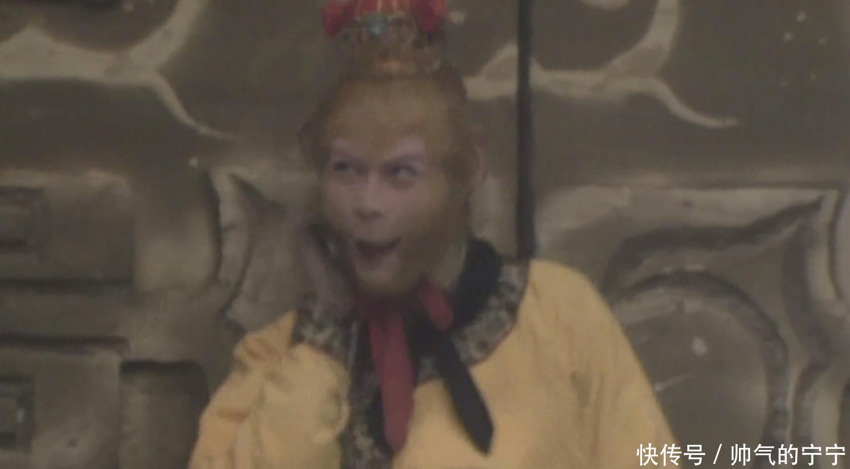 孙悟空被困五行山,为何不拔根毫毛变成猴子,扯掉如来的字帖