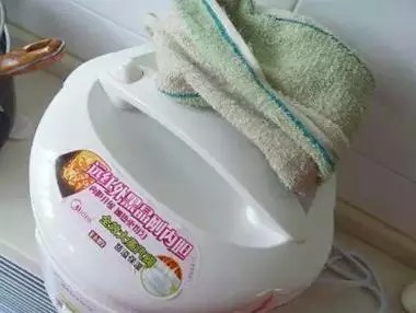 用电饭锅做蛋糕原来这么简单!保存好,做给家人吃!