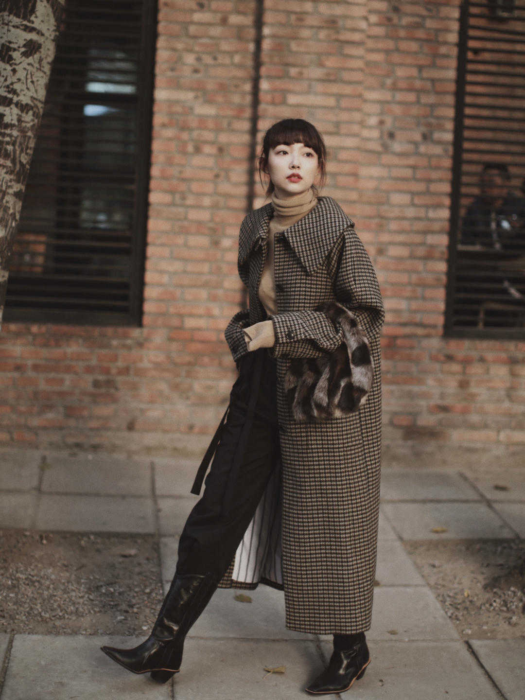 长筒靴|有品味的女人都穿什么大衣?看完潮人示范你就知道了,百搭还显瘦