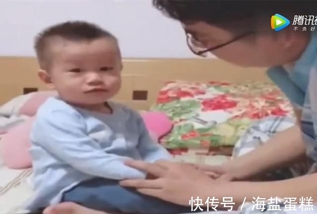 小棉袄|爸爸问儿子:喜欢爸爸还是妈妈?儿子的回答让妈妈笑肚子