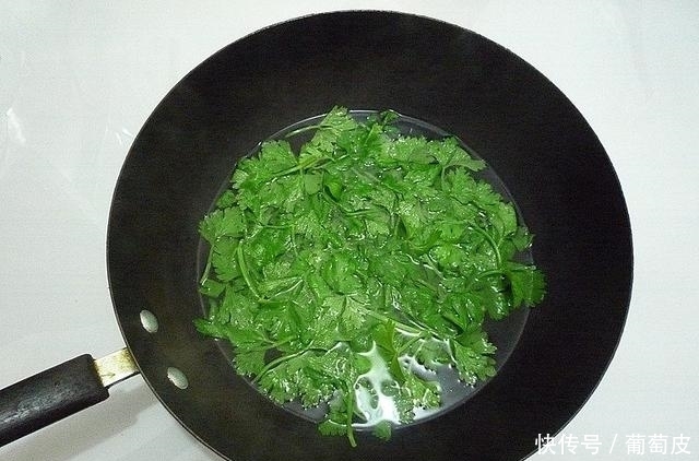 芹菜叶|预防高血压的菜,降血压、降血脂、防治动脉粥样硬化的功效。