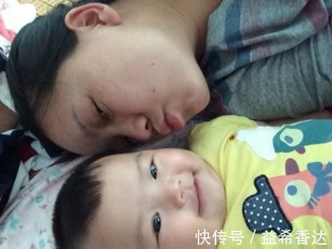 亲子关系|宝宝跟宝妈的感情有多深?睡姿就能看出来,看看你娃有几个
