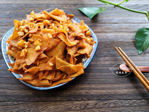 解馋|3块钱豆皮做的小零食，全家吃得好欢喜，老公：比肉还香，解馋！