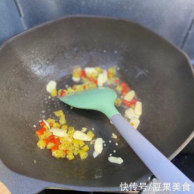 快手|十分钟快手菜爽脆双椒鸡胗（爆辣），比外卖强