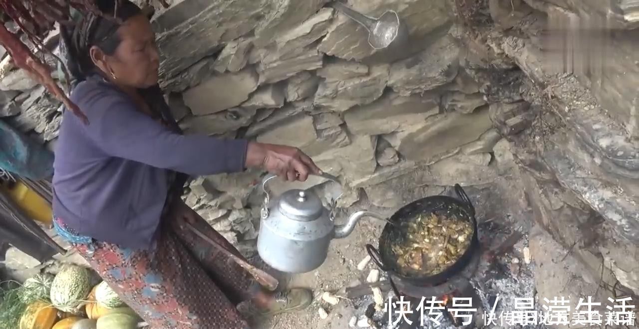 葱油鸡|尼泊尔山区贫困村民杀鸡招待中国客人,鸡肉做法特别,味道确实好