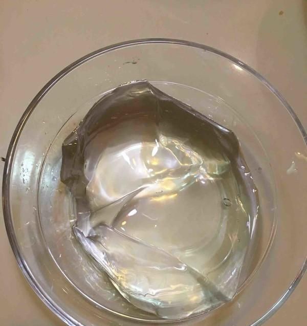 晶莹剔透|中国人“吃腻了”的食物,却成了外国人的奢侈品,还取名雨滴蛋糕