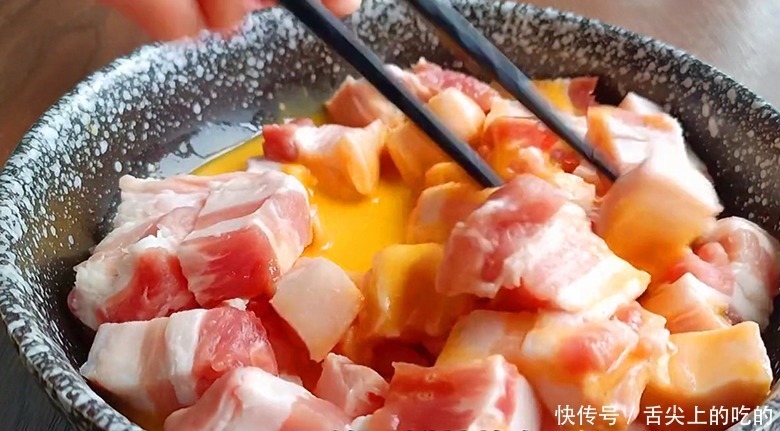 五花肉不要红烧啦,淋2个鸡蛋,你想不到的做法,每次上桌不够吃