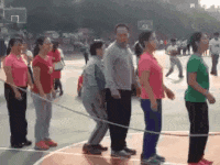 |搞笑GIF:太坑爹了,就这技术还出来赛车...