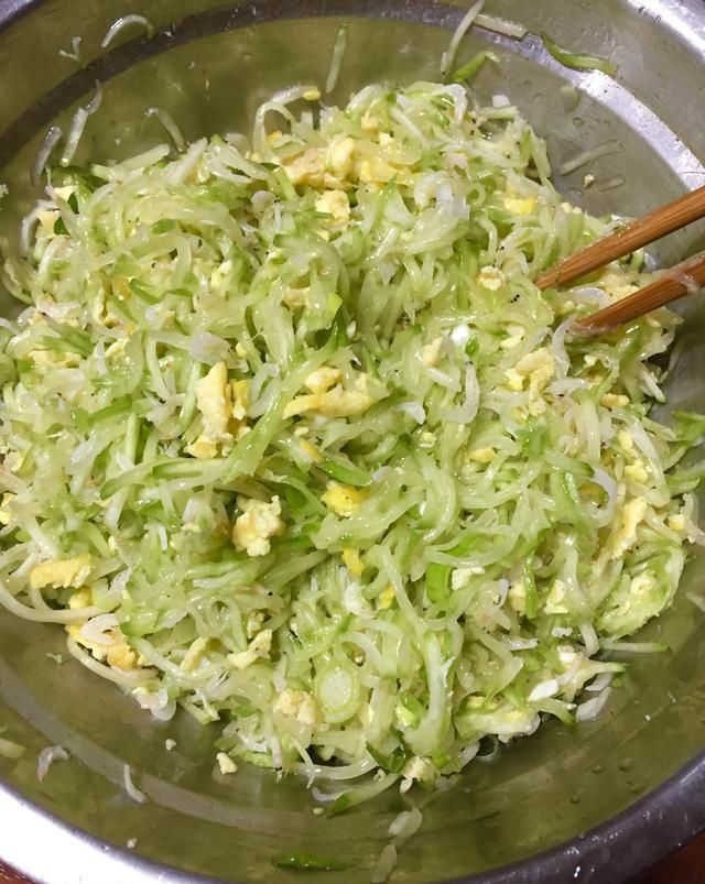 适合|东北特产的大西葫芦，特别适合做“冰花锅贴”几天做一次还吃不够