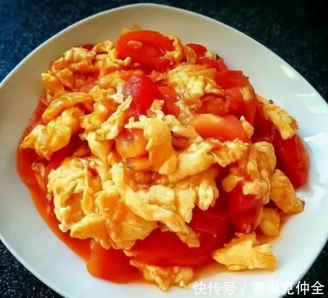 西红柿炒鸡蛋，千万不要放错顺序，不然鸡蛋吃着不香，西红柿不鲜