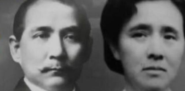 她是孙中山的妻子,15岁结婚,后与女儿一起被遗弃,最后嫁给和尚