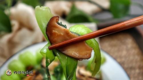 年夜饭菜单请查收，“2素6荤”照着做，寓意福气多多，幸福满满