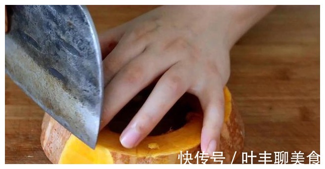 红糖|夏天要多吃南瓜,别做南瓜饼,教你1个新吃法,比吃肉还解馋