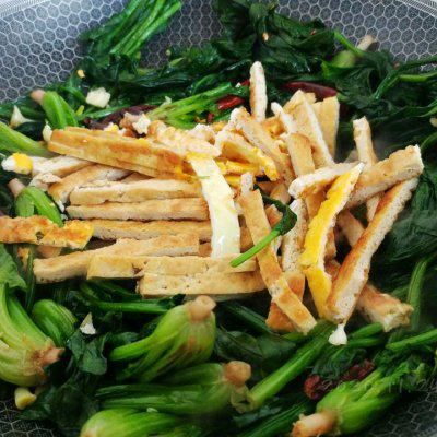 辣蛋|三分钟做好辣蛋豆腐蒜菠菜，做饭太简单！