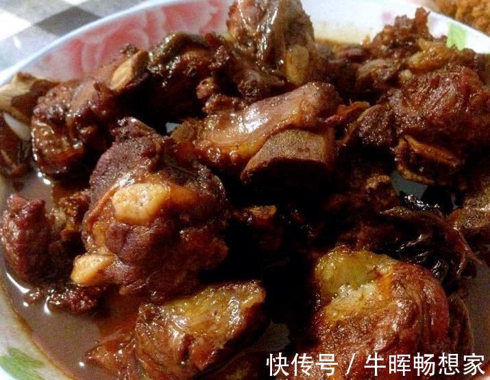 排骨|美食推荐豆腐烧鸡丁,可乐鸡翅,香菇炒菜心,红烧排骨的做法