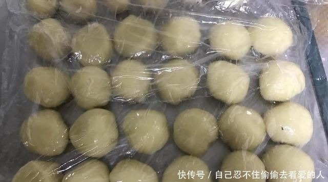 有面粉就能做,不发面,不醒面,层次分明,放3天还酥香掉渣