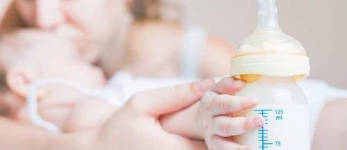 小婷|吃母乳和喝奶粉会有多大差别双胞胎兄弟,一年后的状态令人心疼