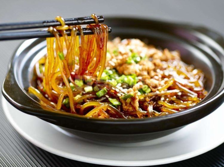 炒粉条，焯水后下锅炒就错了！多做一步，爽滑分明，不糊锅不粘连