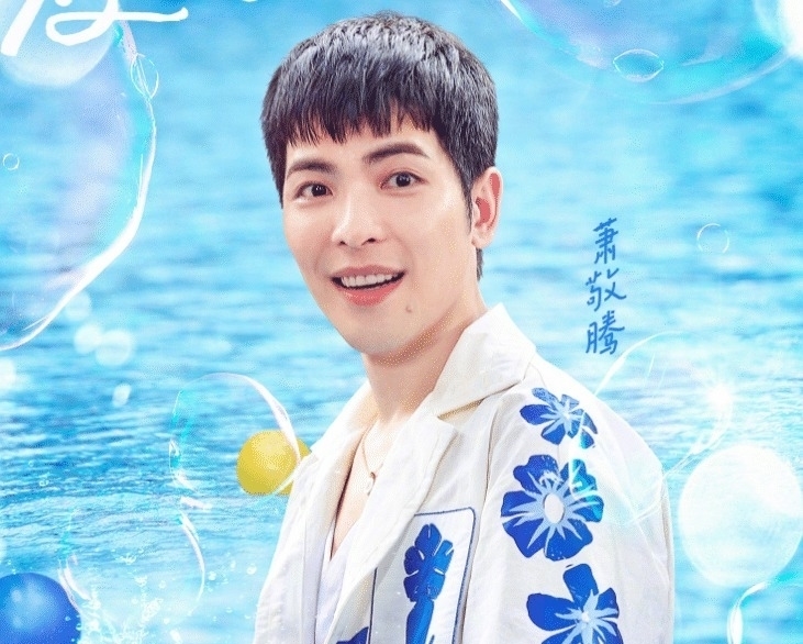 郑恺|《奔跑吧》新一期海报,全员统一穿白色衣服,唯独两个人例外!