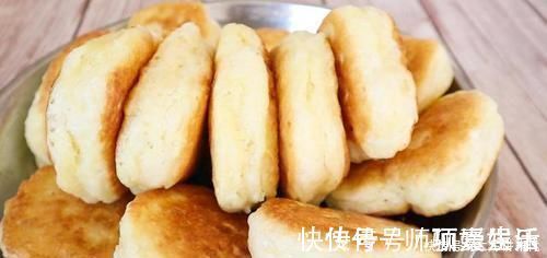 做饼时,别再用水和面了,试试新吃法,不揉面不擀面,比吃肉还香