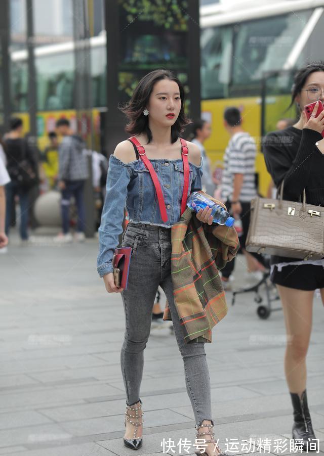 高跟鞋|条纹连衣裙搭配一字带高跟鞋,显高还显瘦,同时令气质更迷人