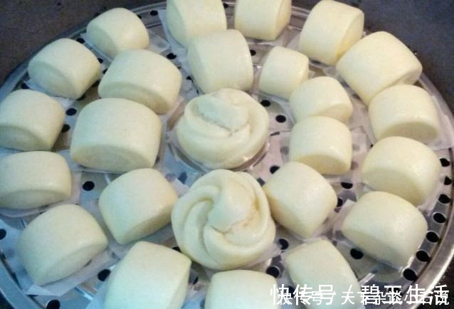 卖馒头的大娘说漏嘴，馒头不要直接上锅蒸，牢记一点，蓬松又好吃