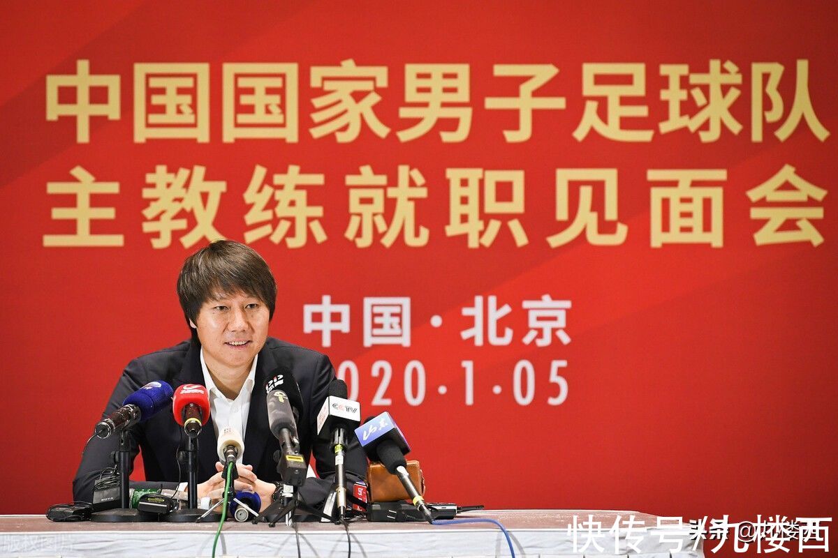 艾克森|归化政策名存实亡，中国足球艰难的关键是足协还是疫情又或是金元