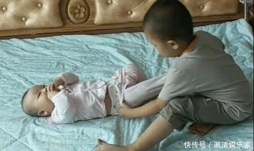 妹妹|4岁哥哥照顾妹妹起居火了,大概是全网“混得最牛”的二胎