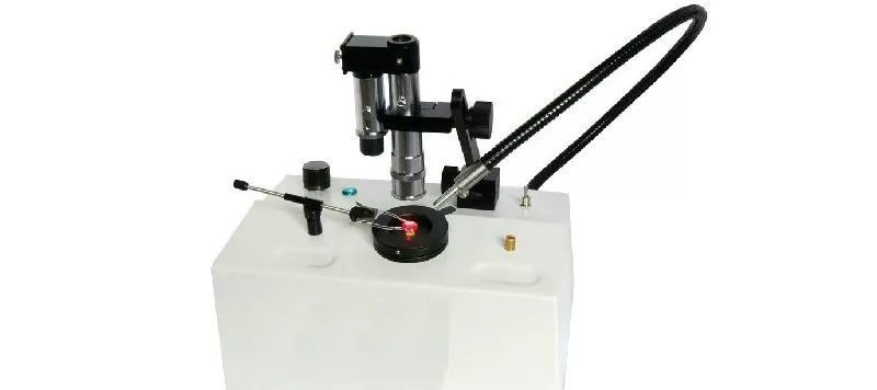 出于|朋友珠宝店开不下去,出于好意买了只6万的手镯,到手却是假货!